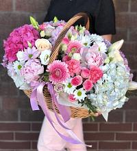 Композиция солнечный день в Заолешенке Цветочная композиция из Розы, Хризантемы, Пионы и Лизиантусы в корзине в Заолешенке