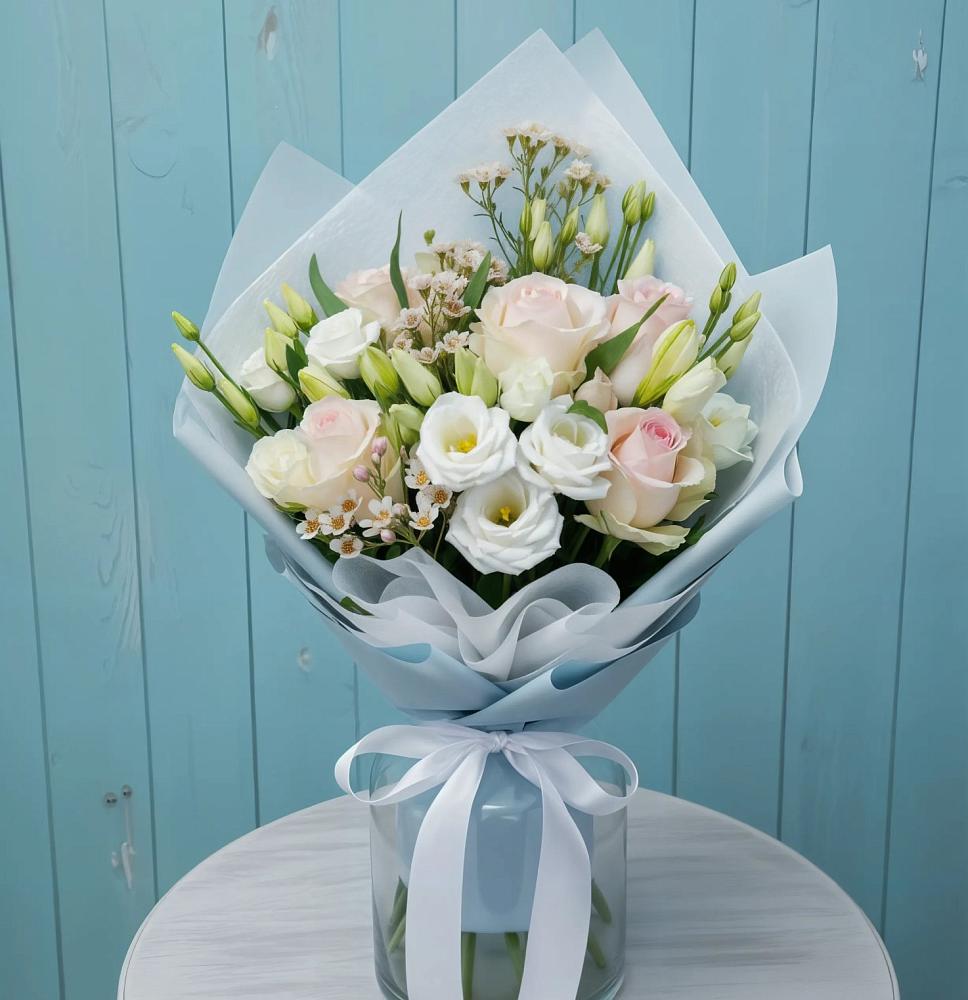 Букет цветов из: Розы и Лизиантусы в Заолешенке