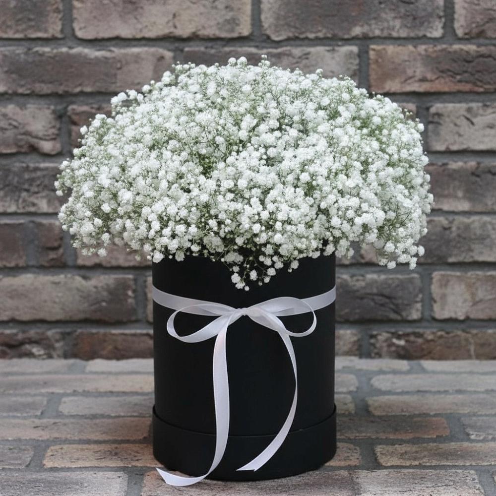 Цветочная композиция из Гипсофила в шляпной коробке в Заолешенке