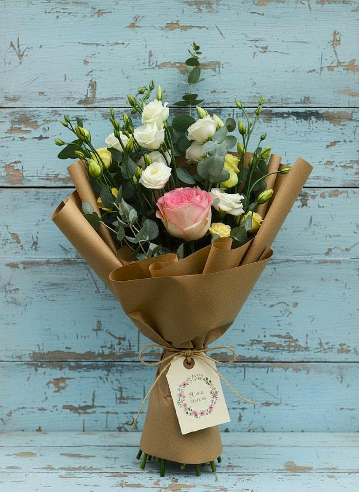 Букет цветов из: Розы и Лизиантусы в Заолешенке