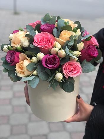 Цветочная композиция из Розы в шляпной коробке в Заолешенке