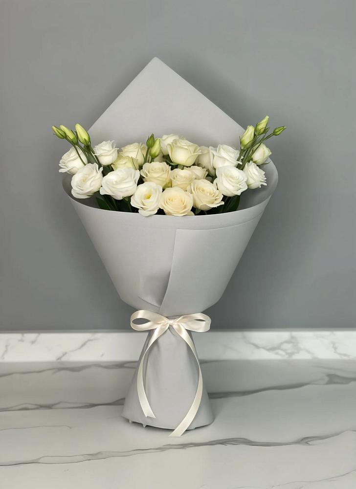 Букет цветов из: Розы и Лизиантусы в Заолешенке