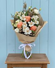 Букет цветов из:  Альстромерии, Лизиантусы, Розы и Хризантемы в Заолешенке