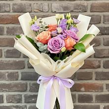 Букет цветов из:  Лизиантусы и Розы в Заолешенке