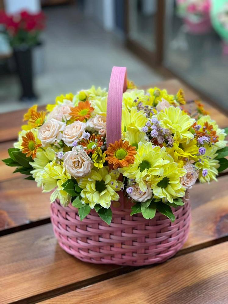 Цветочная композиция из Хризантемы и Розы в корзине в Заолешенке