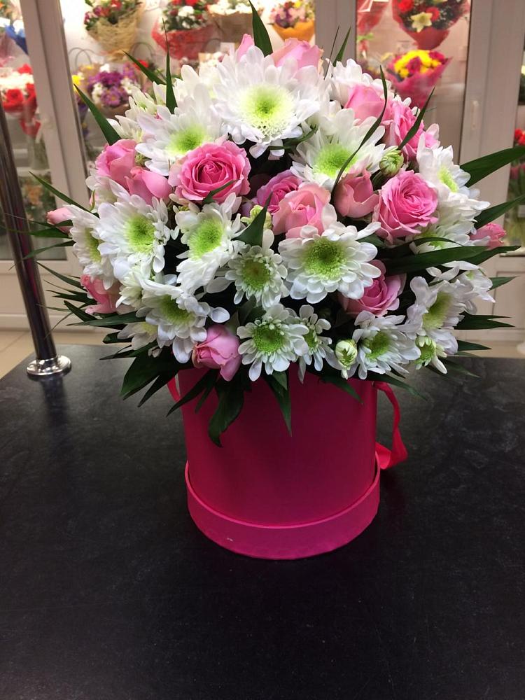 Цветочная композиция из Розы и Хризантемы в шляпной коробке в Заолешенке