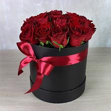 Цветочная композиция из Розы в шляпной коробке в Заолешенке