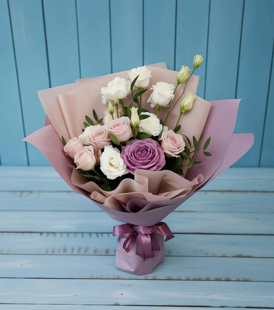 Букет цветов из: Розы и Лизиантусы в Заолешенке